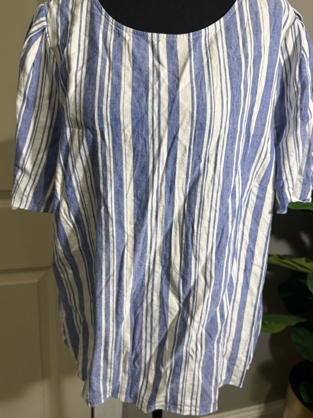 CAbi Blue and White Striped Short Sleeve Top size XL linen blend